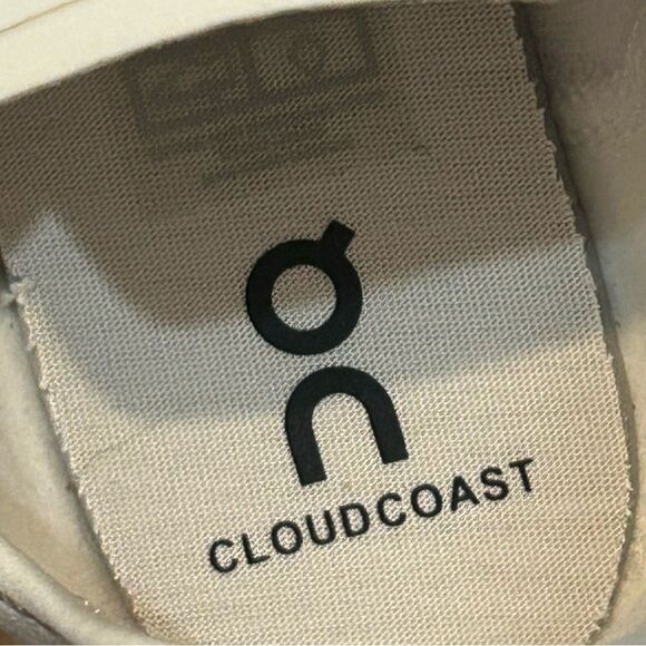 ON CLOUD COAST white running athletic training shoes sneakers women’s 9 new - Picture 6 of 8